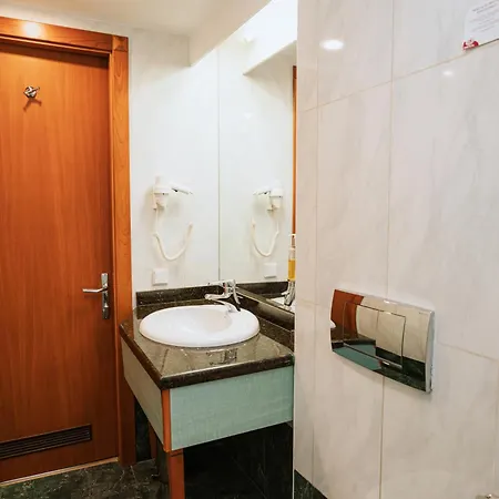 Duke Romana Center 酒店 3*