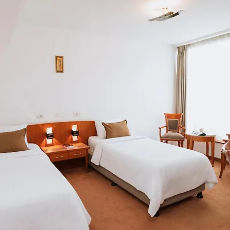 Duke Romana Center 3*