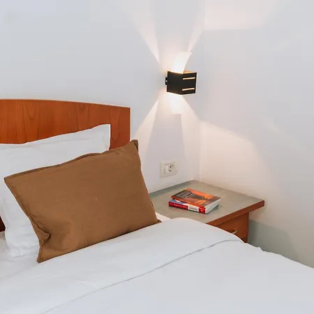 Duke Romana Center 酒店