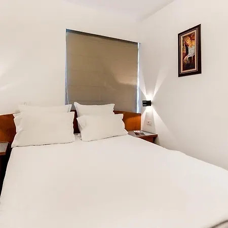 Duke Romana Center 3*