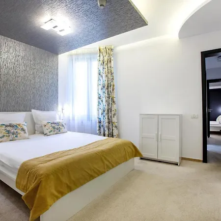 Duke Romana Center 3*