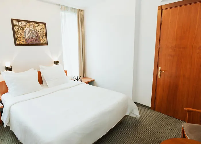 Duke Romana Center 3*