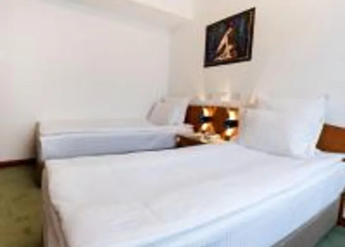 Duke Romana Center מלון 3*