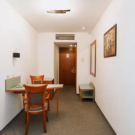 Duke Romana Center מלון 3*