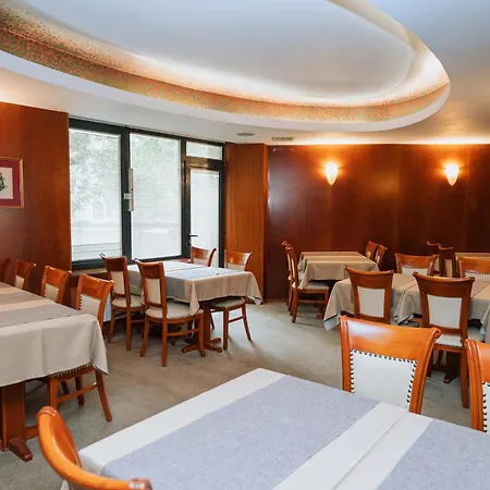 Hotel Duke Romana Center